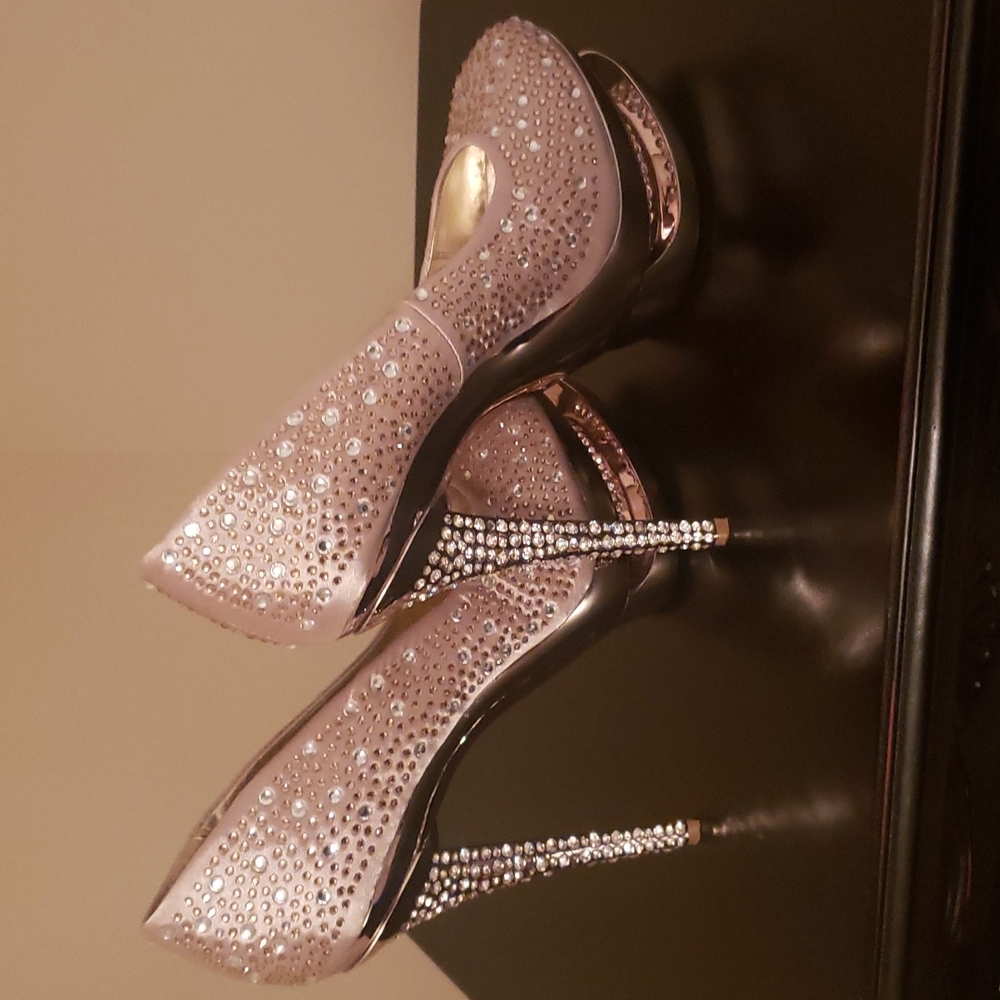 Diamond studded pumps